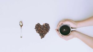 Подробнее о статье Пейте кофе: он не сбивает сердечный ритм у большинства людей — новости медицины