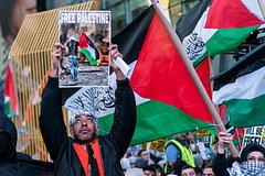 Подробнее о статье Тысячи людей вышли в Нью-Йорке в поддержку Палестины