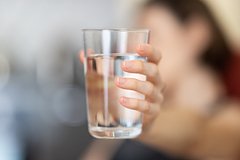 Подробнее о статье Врач призвал некоторых людей отказаться от стакана воды натощак