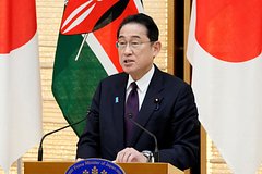Вы сейчас просматриваете Премьер Японии займется отношениями с КНДР для спасения своего рейтинга